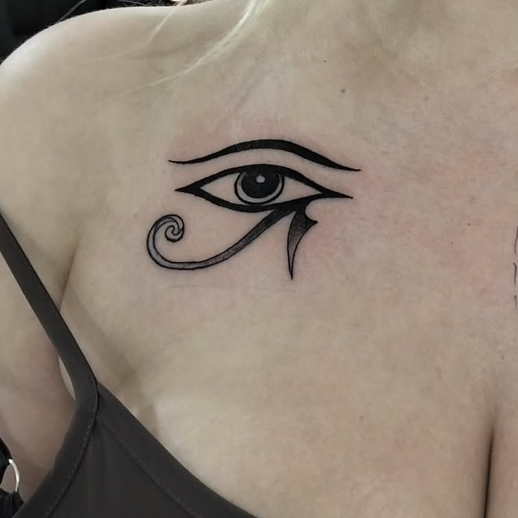 Olho de Hórus carregando proteção, força e presença em cada traço. 👁️
Uma tattoo de impacto, com contraste forte, linhas sólidas e um encaixe perfeito no corpo.
O tipo de peça que 