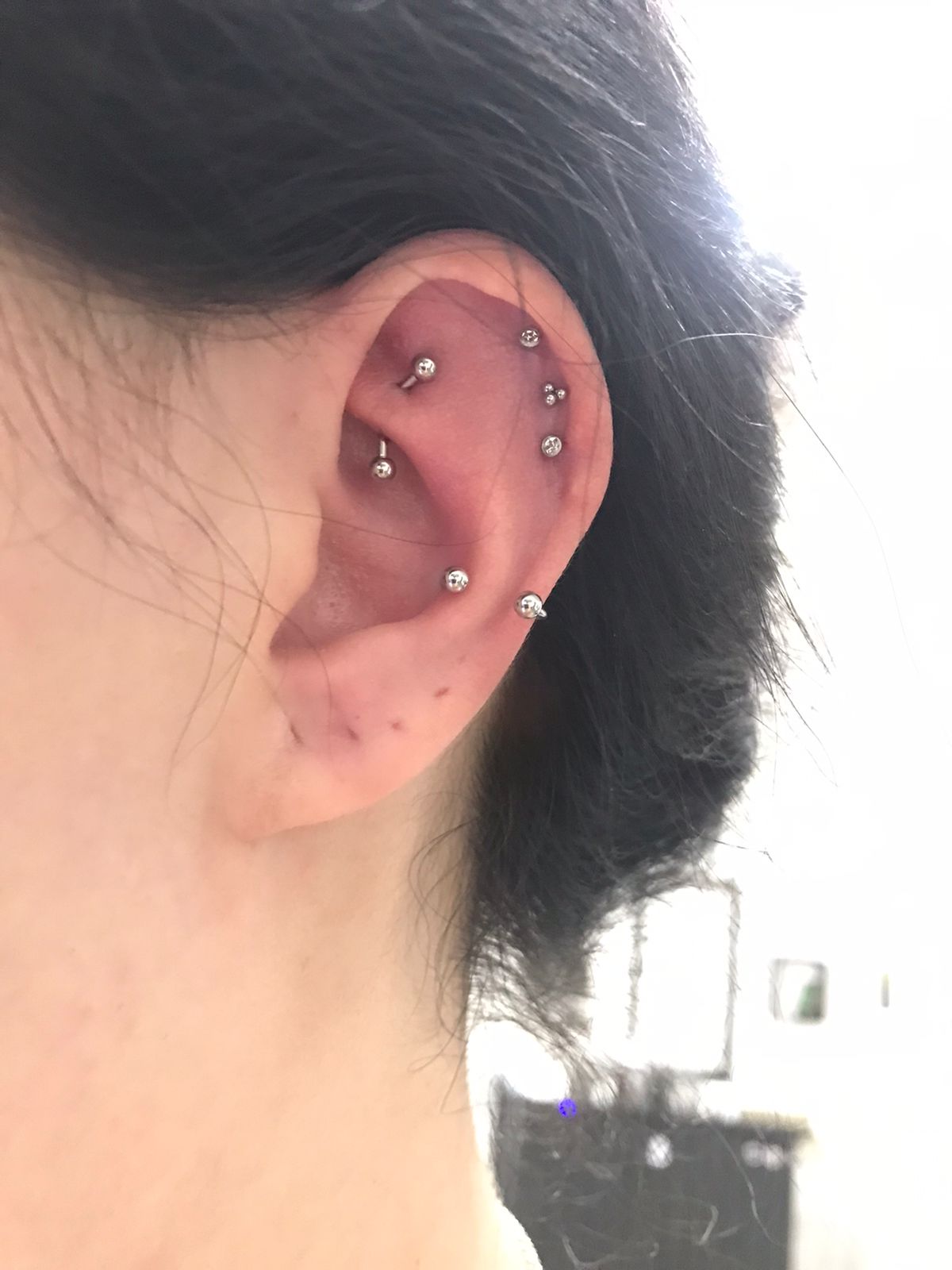 Piercing em Guarulhos com cuidado em cada detalhe na Lágrima Negra